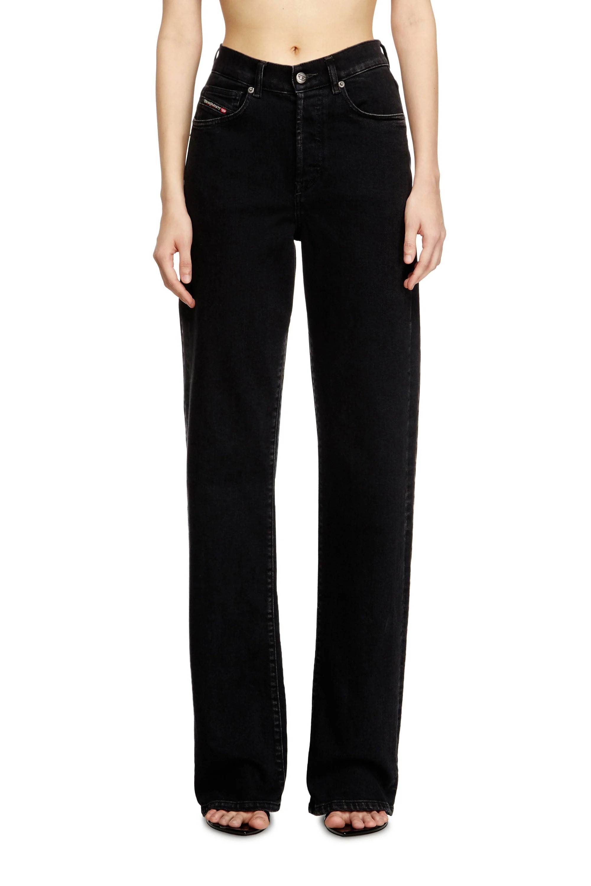 Diesel Regular Jeans High Waist 1971 D-Sent，NT$8,150
圖片來源：Diesel
