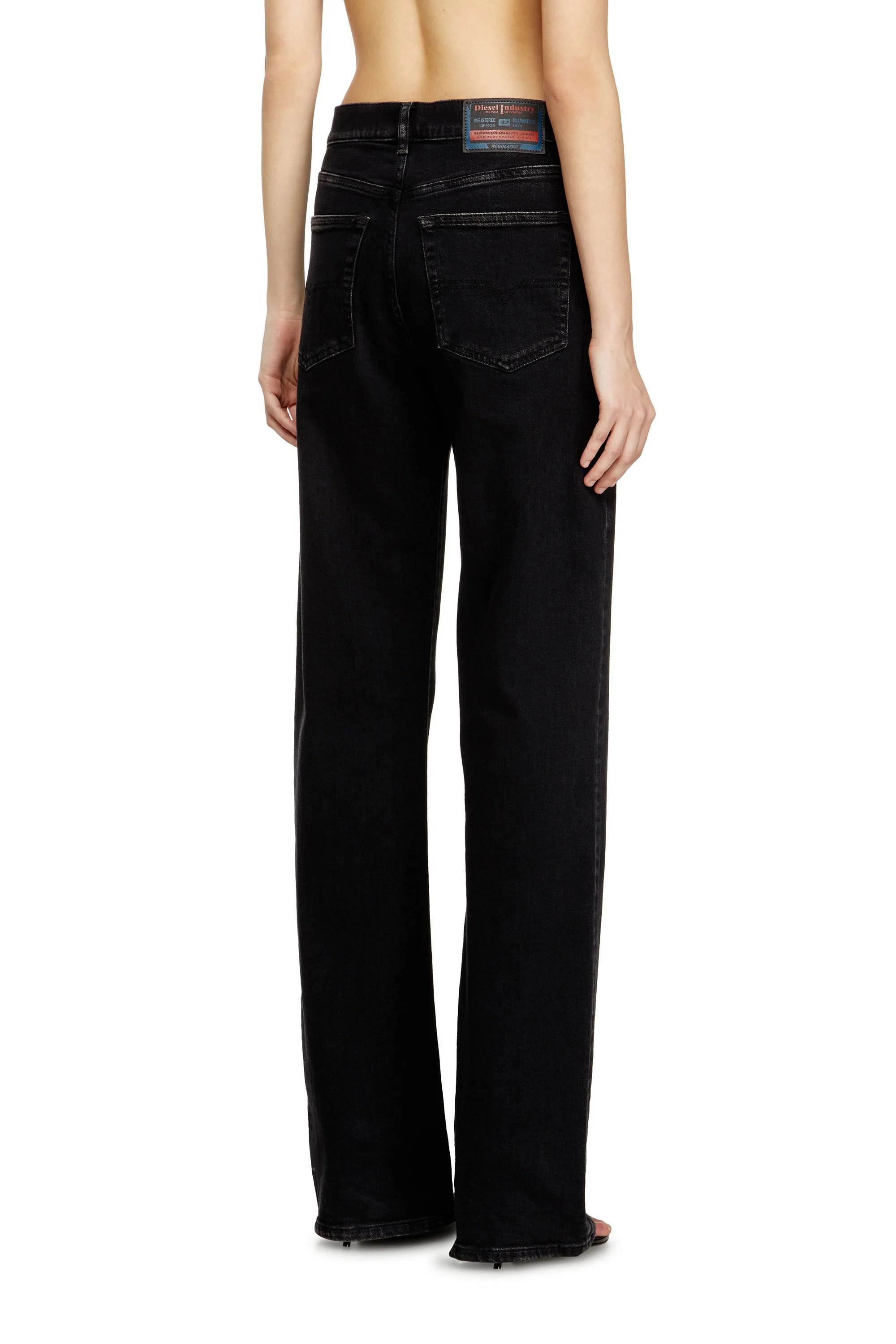 Diesel Regular Jeans High Waist 1971 D-Sent，NT$8,150
圖片來源：Diesel