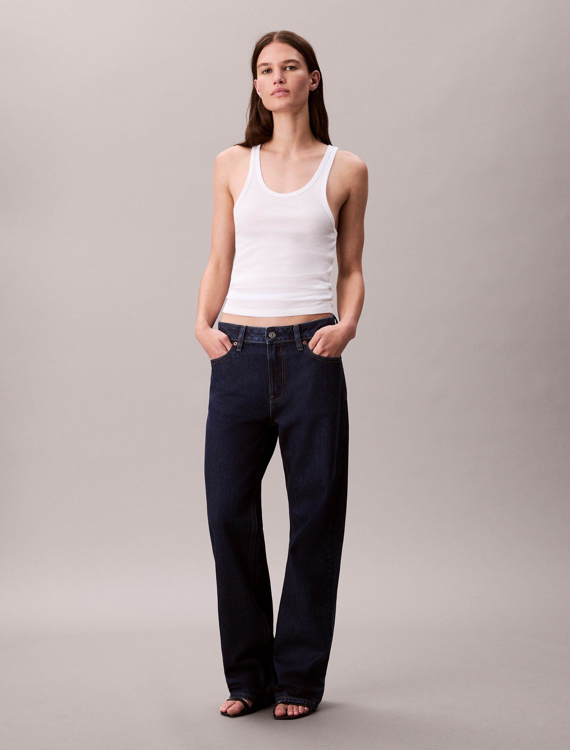 Calvin Klein 經典90年代直筒牛仔褲，NT$4,980
圖片來源：Calvin Klein