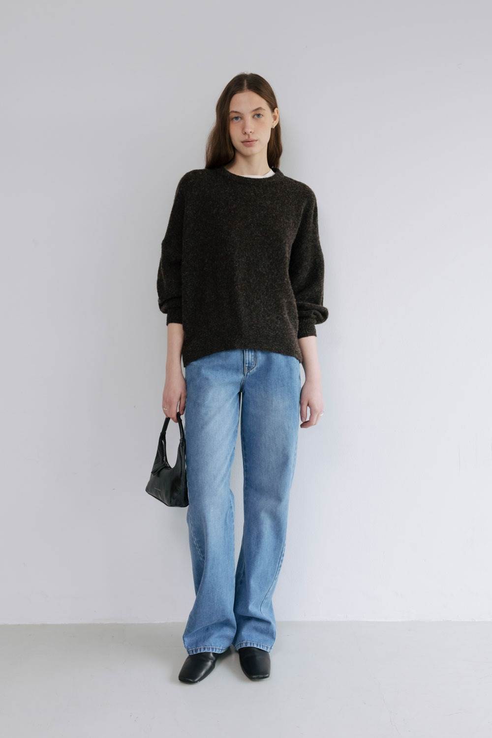 Studio Doe Soft Habit－經典輕軟直筒褲，NT$2,480
​圖片來源：Studio Doe