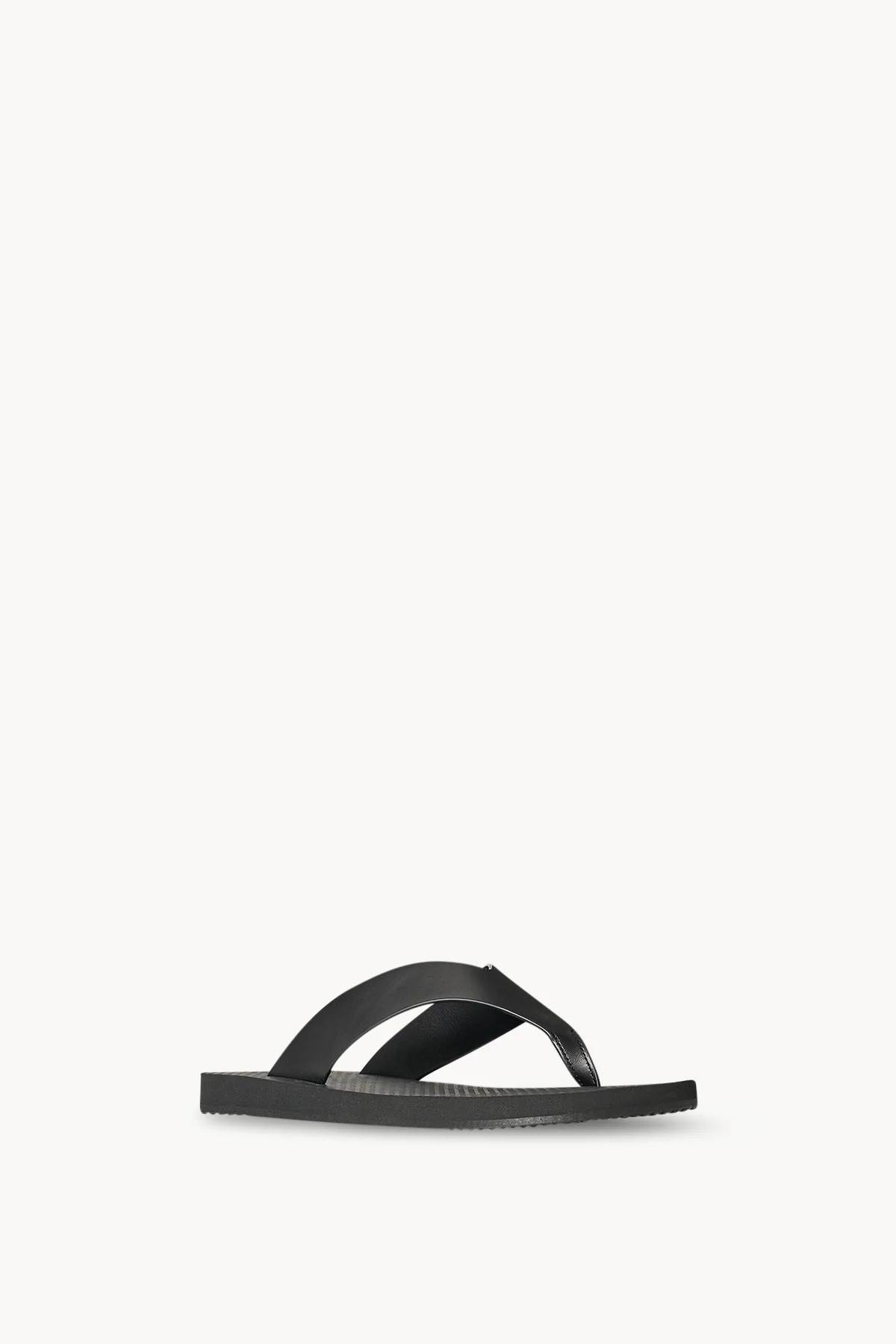 The Row Dune Classic Ginza Sandal，US$750／約NT$23,889
圖片來源：The Row