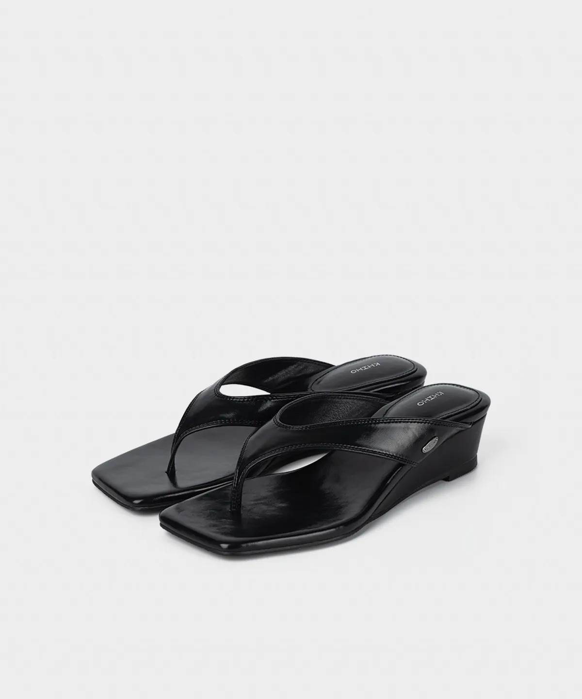 KHIHO Clean Wedge Flip Flop，NT$2,911
圖片來源：KHIHO