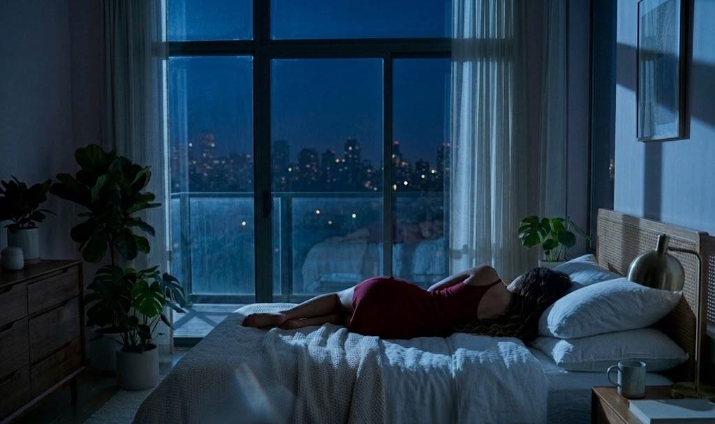 睡越多越健康？研究揭密「黃金睡眠時間」：週末狂補眠恐踩雷！3招找回好眠。圖片來源：AI生成