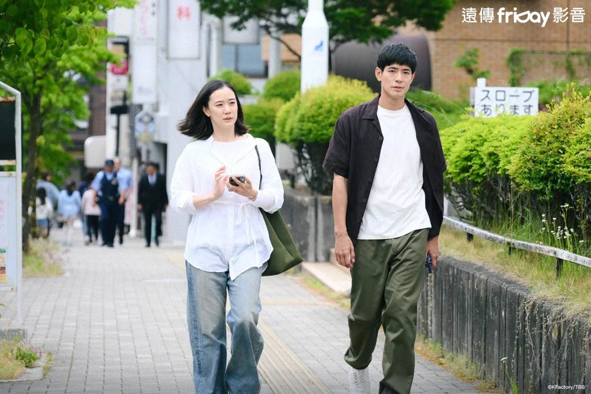 蒼井優在《直到T恤乾了為止》中背著的State of Escape Solstice Tote
圖片來源：friDay影音
