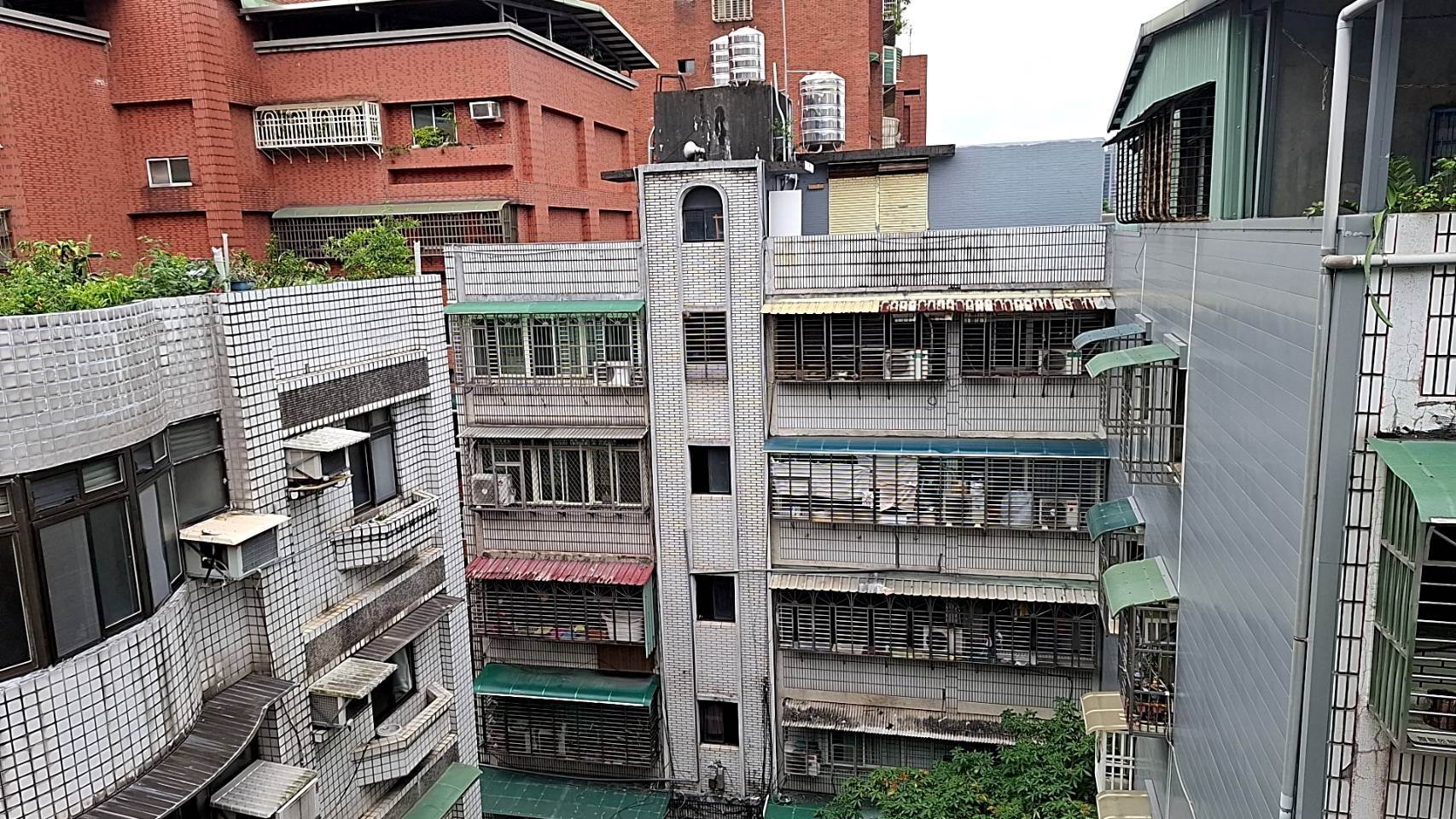 中古屋議價空間較大，繼承屋、投資客物件成為目前市場相對好談的物件 。（圖／東森新聞）