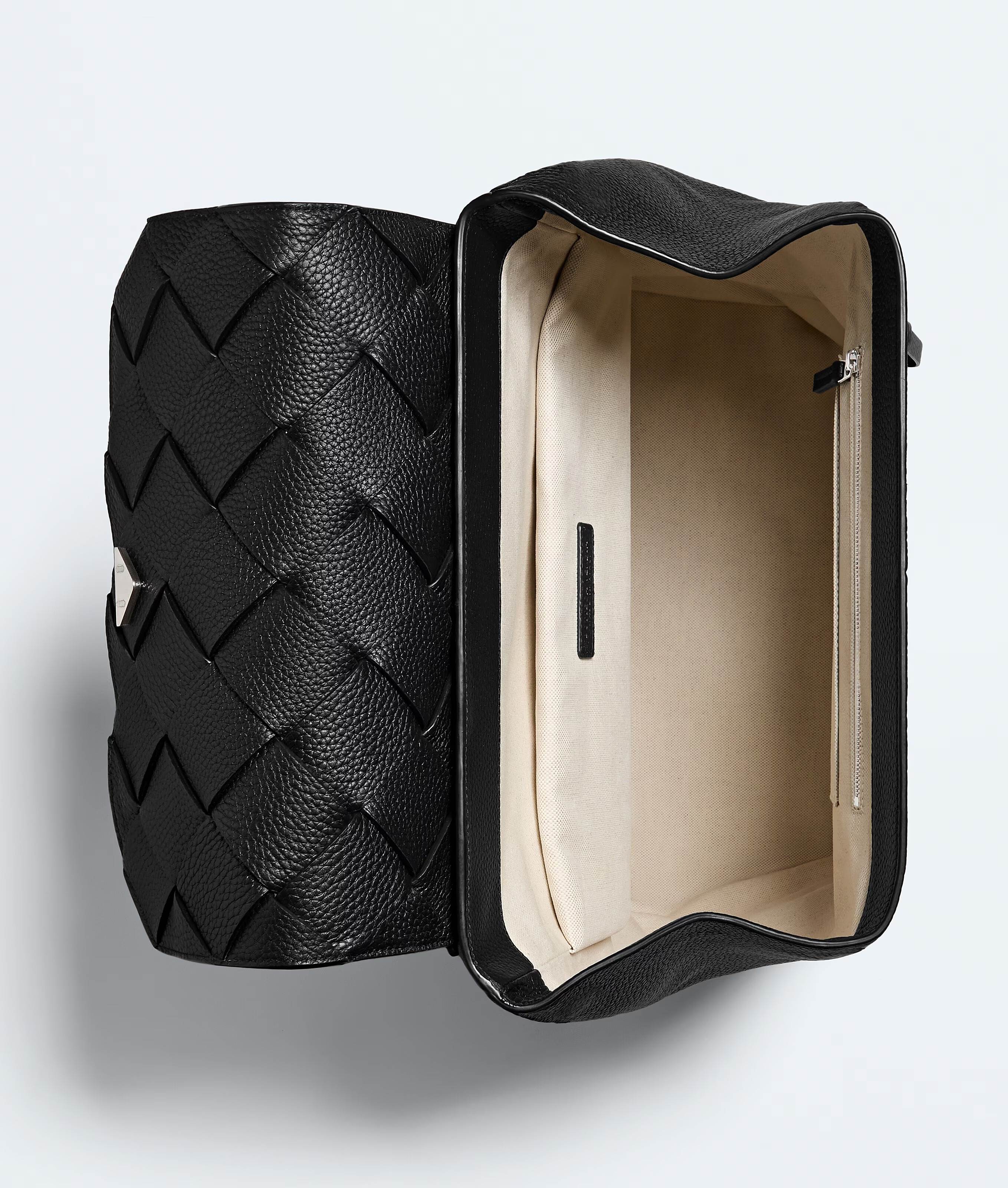 BOTTEGA VENETA Diago Backpack，NT$155,200
圖片來源：BOTTEGA VENETA