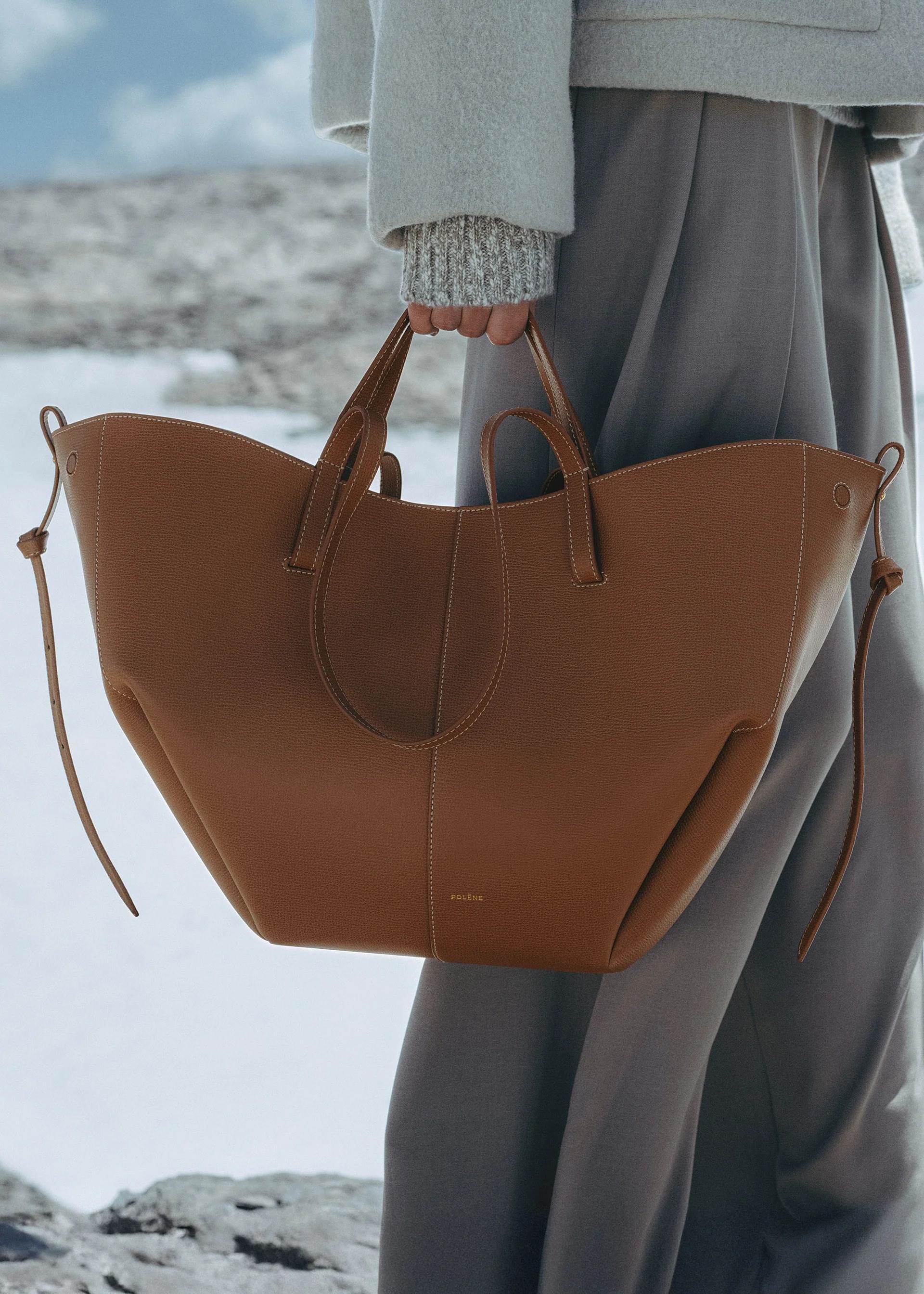 Polène Cyme Edition Textured Camel，約NT$19,836
圖片來源：Polène