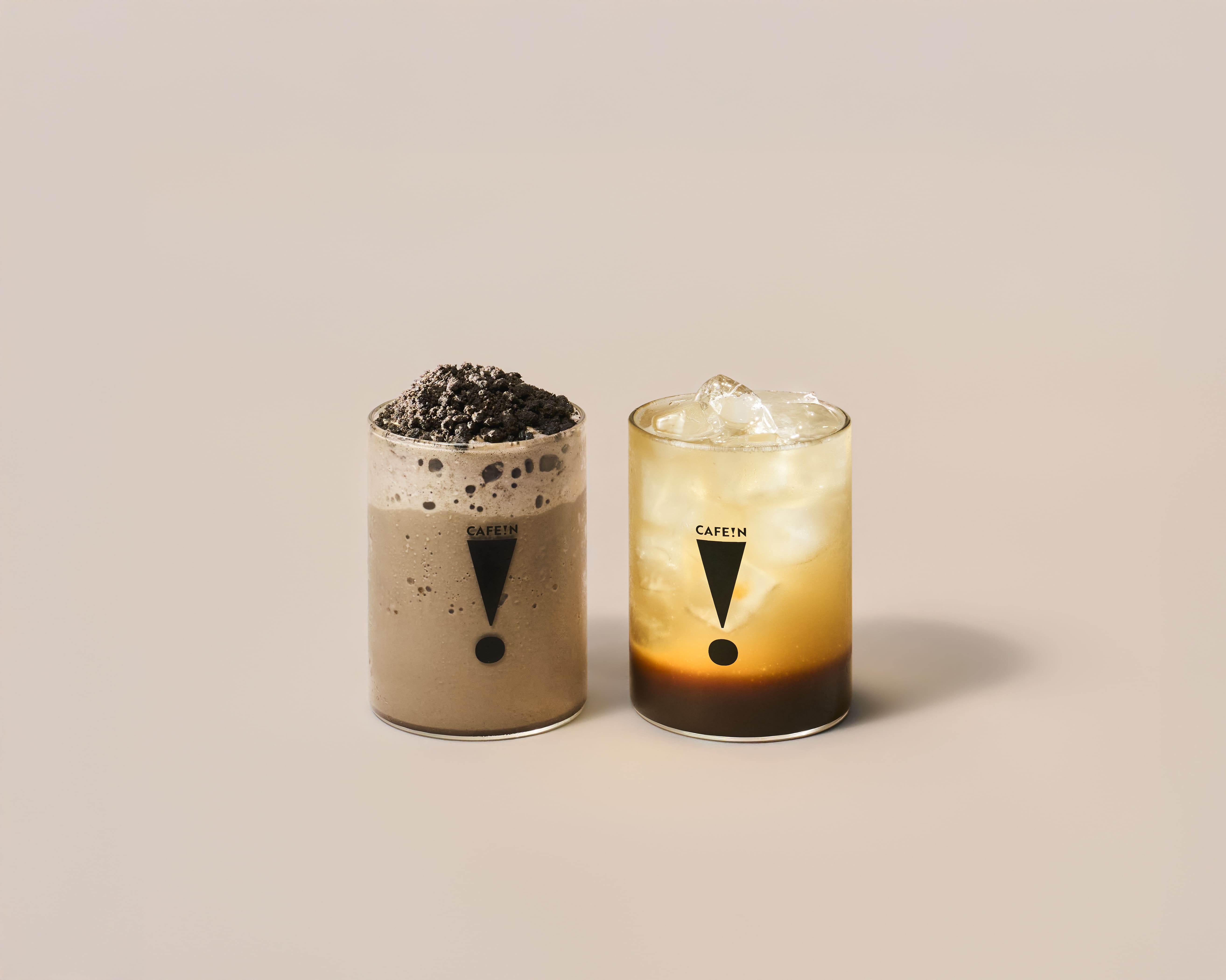 圖片來源：CAFE!N（鹽之花蜂蜜西西里黑咖啡100元／焙茶拿鐵脆脆冰沙135元）