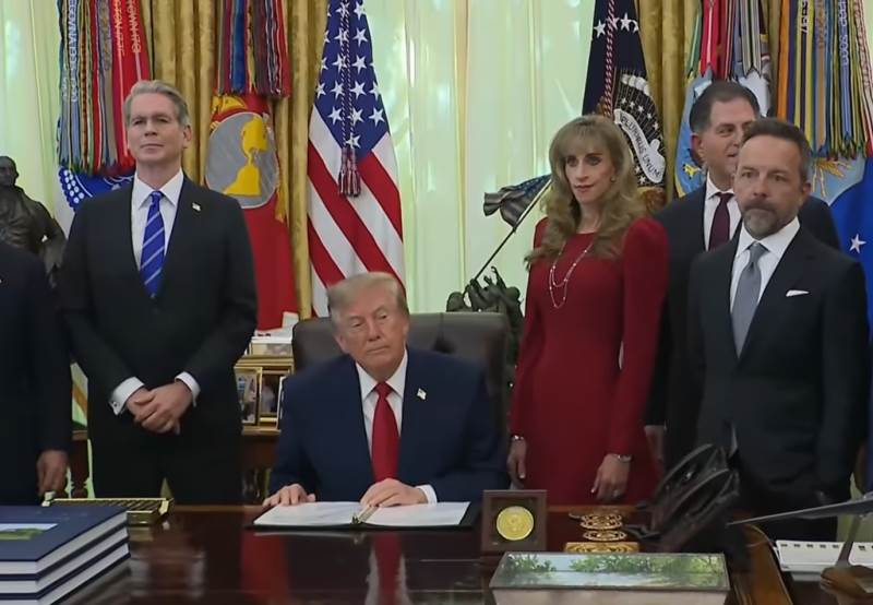 美國電腦大廠戴爾科技（Dell Technologies）創辦人麥可戴爾（Michael Dell），近日帶著62歲妻子蘇珊戴爾（Susan Dell）現身白宮。原本是為了宣傳兒童投資帳戶政策，卻意外讓蘇珊的容貌成為討論焦點。（圖片來源：翻攝自 The White house YT）