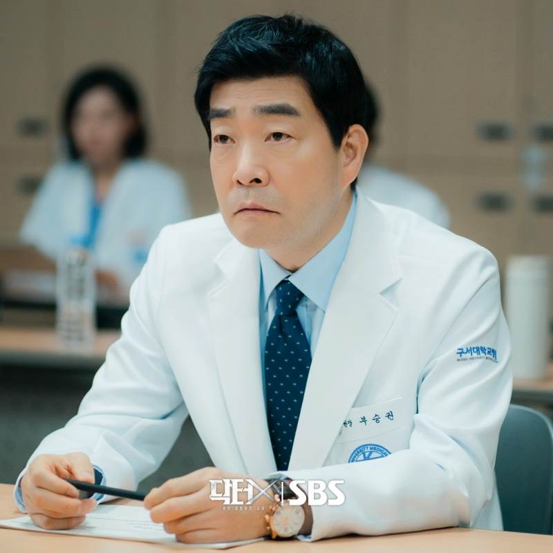 圖片來源：닥터X: 하얀 마피아의 시대