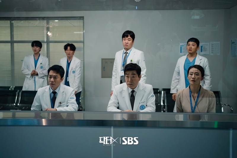 圖片來源：닥터X: 하얀 마피아의 시대