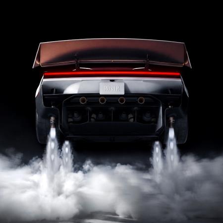 科幻片成真！Tesla Roadster 實車炫技「倒掛爬牆、噴氣升空」震撼亮相｜造咖情報站