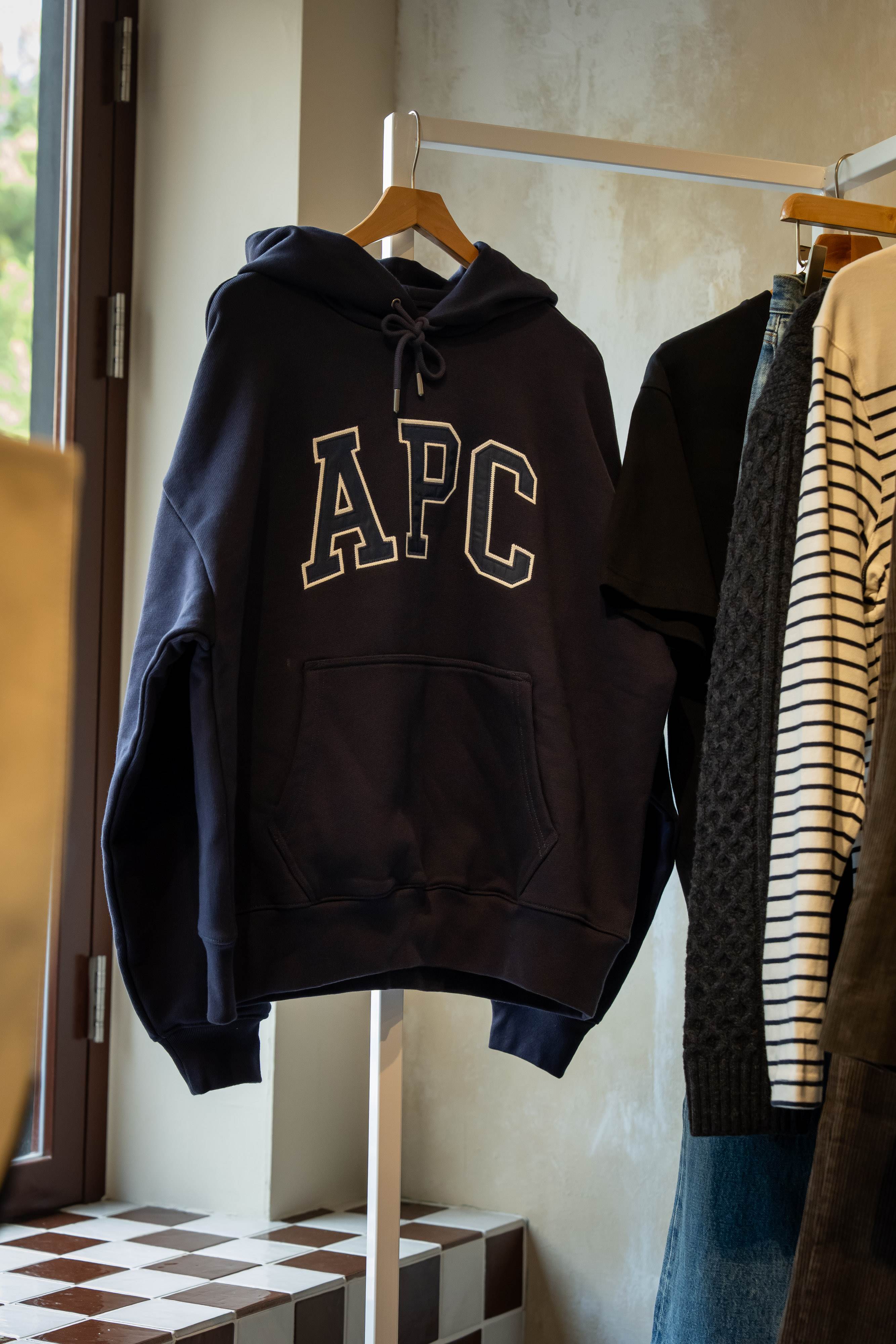 GAP x A.P.C.兩者的合作正好為經典日常服裝帶來新的平衡
圖片來源：Gap