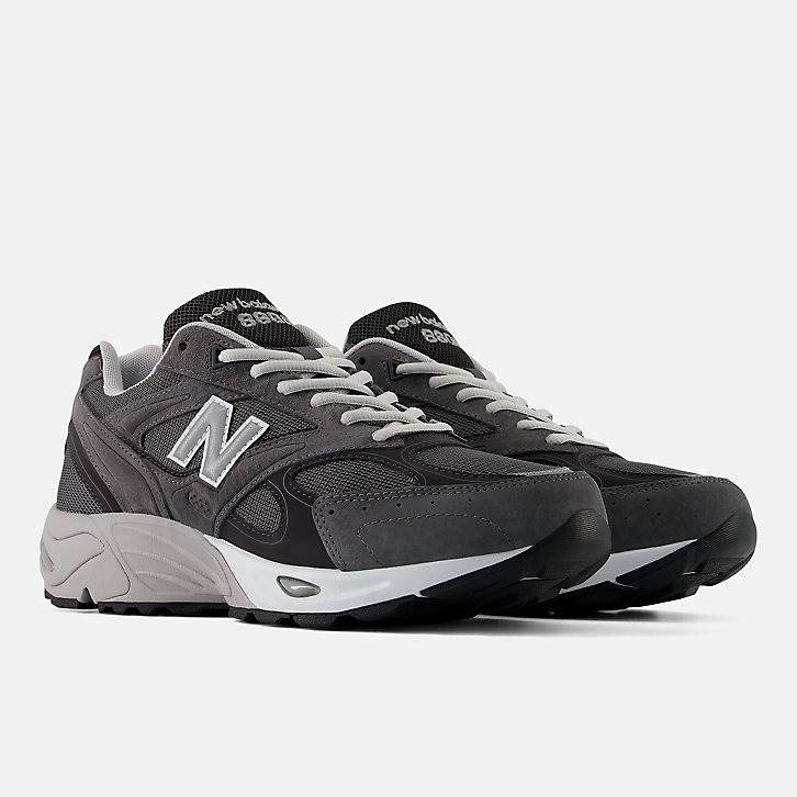 Winter同款880R，NT$3,880
圖片來源：New Balance