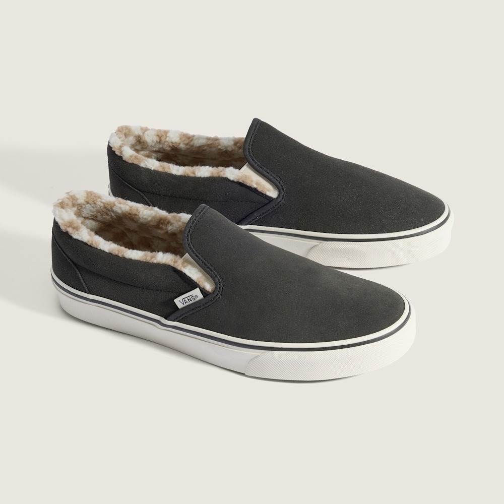 Classic Slip-On 黑色滑板鞋，NT$2,080
圖片來源：Vans