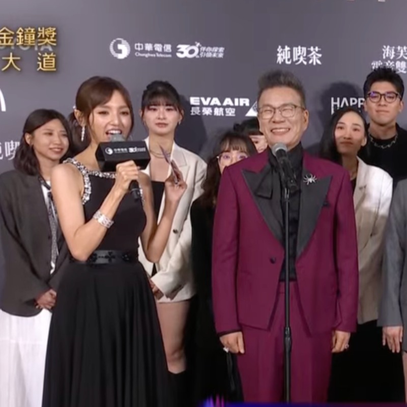 金鐘61》沈玉琳、胡瓜穿同色酒紅西裝！他見狀秒喊不妙