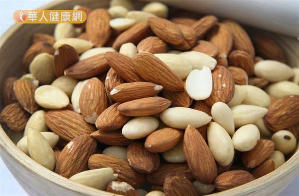 鎂的食物來源包括：綠色蔬菜、堅果類、豆類等。