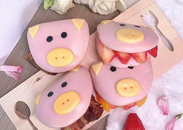 含著豬肉的小豬包讓人更想吃一口啊！可愛到想買來收藏「萌萌包子」大搜羅，問號包裡到底包了什麼餡呀？