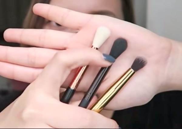 上妝別只用粉撲打天下啦！專業級刷具全攻略，完美妝感一點都不難
