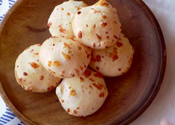 不用發酵的麵包快做起來！巴西人都愛這顆球，咬勁棒棒的「巴西起司麻糬麵包」出爐！