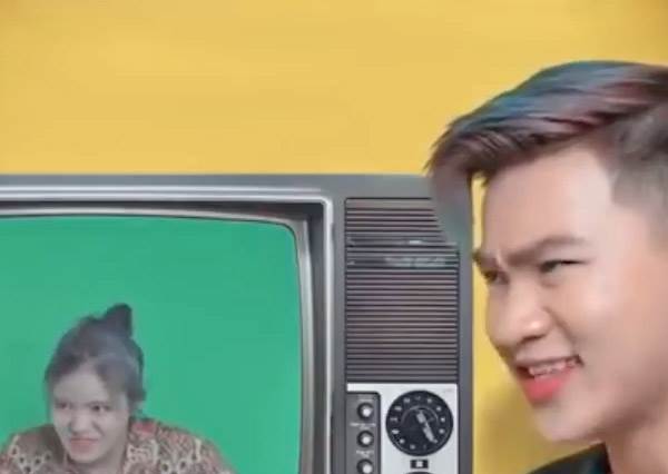 把20年的回憶寫成歌♡弟弟送「生日驚喜」讓姐姐秒淚崩，從詞曲到MV通通一手包辦超感人～